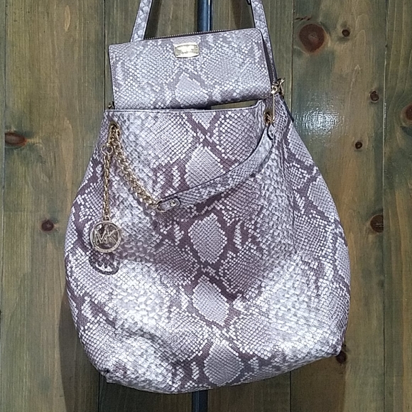 Michael Kors Handbags - EUC MK MICHAEL KORS SNAKE BAG